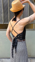 Carica l'immagine nel visualizzatore di Gallery, Top Twister nero jacquard/ fiocco pois
