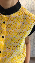Carica l'immagine nel visualizzatore di Gallery, Dafne cotone bianco e giallo con aletta nera
