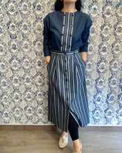 Carica l&#39;immagine nel visualizzatore di Gallery, Gonna Louise in cotone/jeans leggero e ricamato

