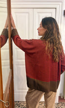 Carica l'immagine nel visualizzatore di Gallery, Cardigan Lou a righe nocciola/rosse
