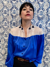Carica l&#39;immagine nel visualizzatore di Gallery, Plumes à porter blu Klein e bianco
