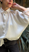 Carica l'immagine nel visualizzatore di Gallery, Camicia Zefiro seta latte e pois
