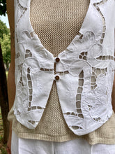 Carica l&#39;immagine nel visualizzatore di Gallery, Gilet Papillon bianco
