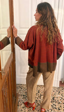 Carica l'immagine nel visualizzatore di Gallery, Cardigan Lou a righe nocciola/rosse

