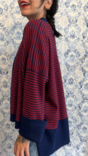 Carica l'immagine nel visualizzatore di Gallery, Cardigan Lou righe blu/rossw
