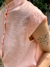 Carica l&#39;immagine nel visualizzatore di Gallery, Camicia Dafne rosa con oblò’
