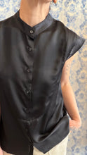 Carica l'immagine nel visualizzatore di Gallery, Camicia Dafne nera
