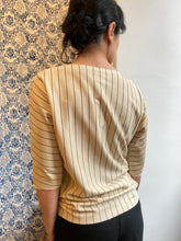 Carica l&#39;immagine nel visualizzatore di Gallery, Blusa Serafina con plastron nero
