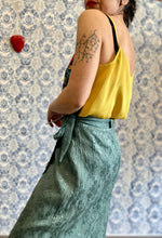 Carica l&#39;immagine nel visualizzatore di Gallery, Top/foulard giallo/nero
