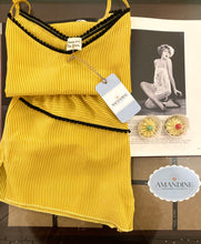 Carica l&#39;immagine nel visualizzatore di Gallery, Sottoveste + culotte in seta gialla con passamaneria nera
